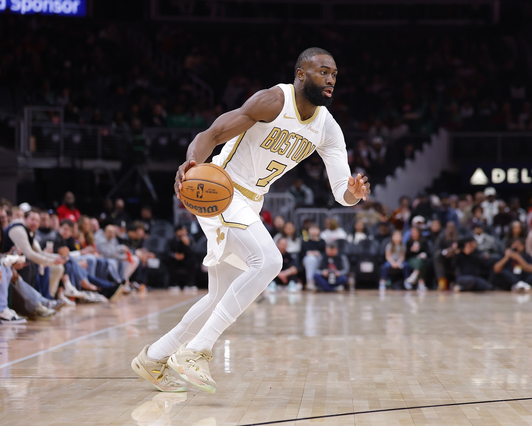 开yun体育官网-错失绝杀！杰伦·布朗28投11中&amp;关键2罚全铁 空砍32分11板2助1帽